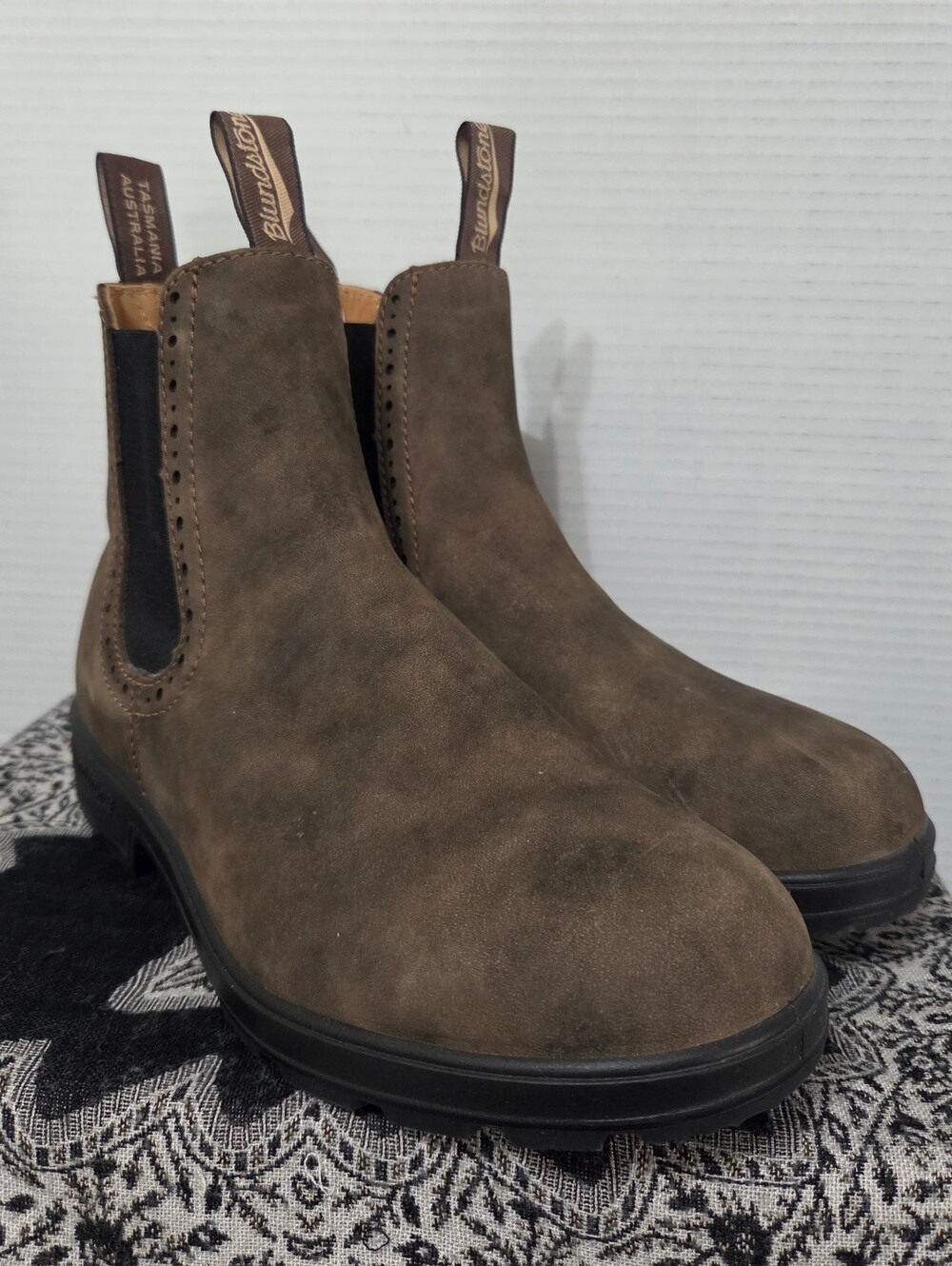 Blundstone Rustic Brown Premium Leather Chelsea Boots Size 6.5 Womens NWOT